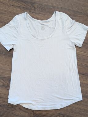Kyte Womens Scoop Neck Tee
